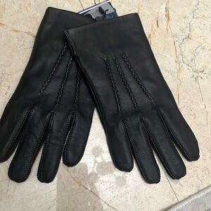 NWT Tommy Hilfiger women’s interior Sheepskin gloves Size S/M